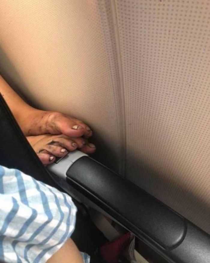 39 Pictures That Depict The Most Bizarre Flight Passengers Ever