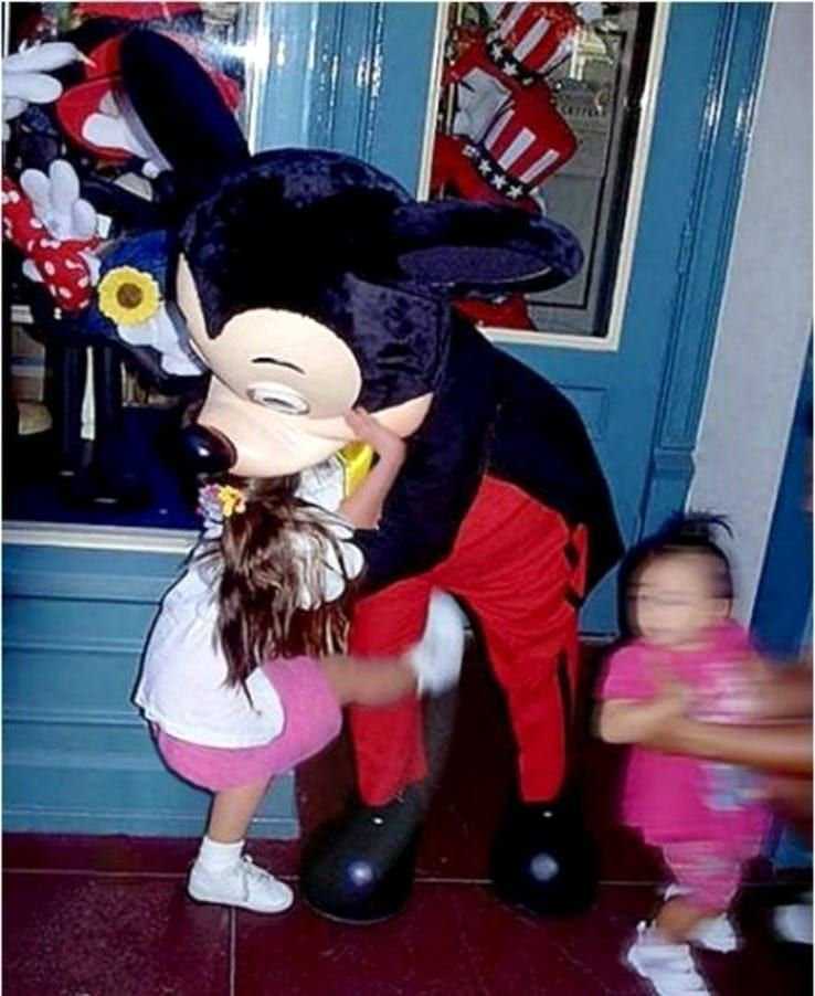 Pictures From Disneyland That Can Ruin Your Childhood