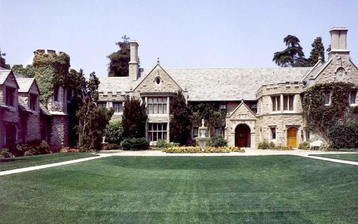 35 Celeb Homes That Will Leave You In Awe