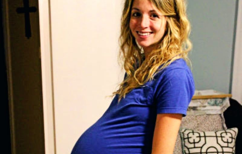 When a Surrogate’s Stomach Wouldn’t Stop Growing, Her Doctor Took A Closer Look And Found This